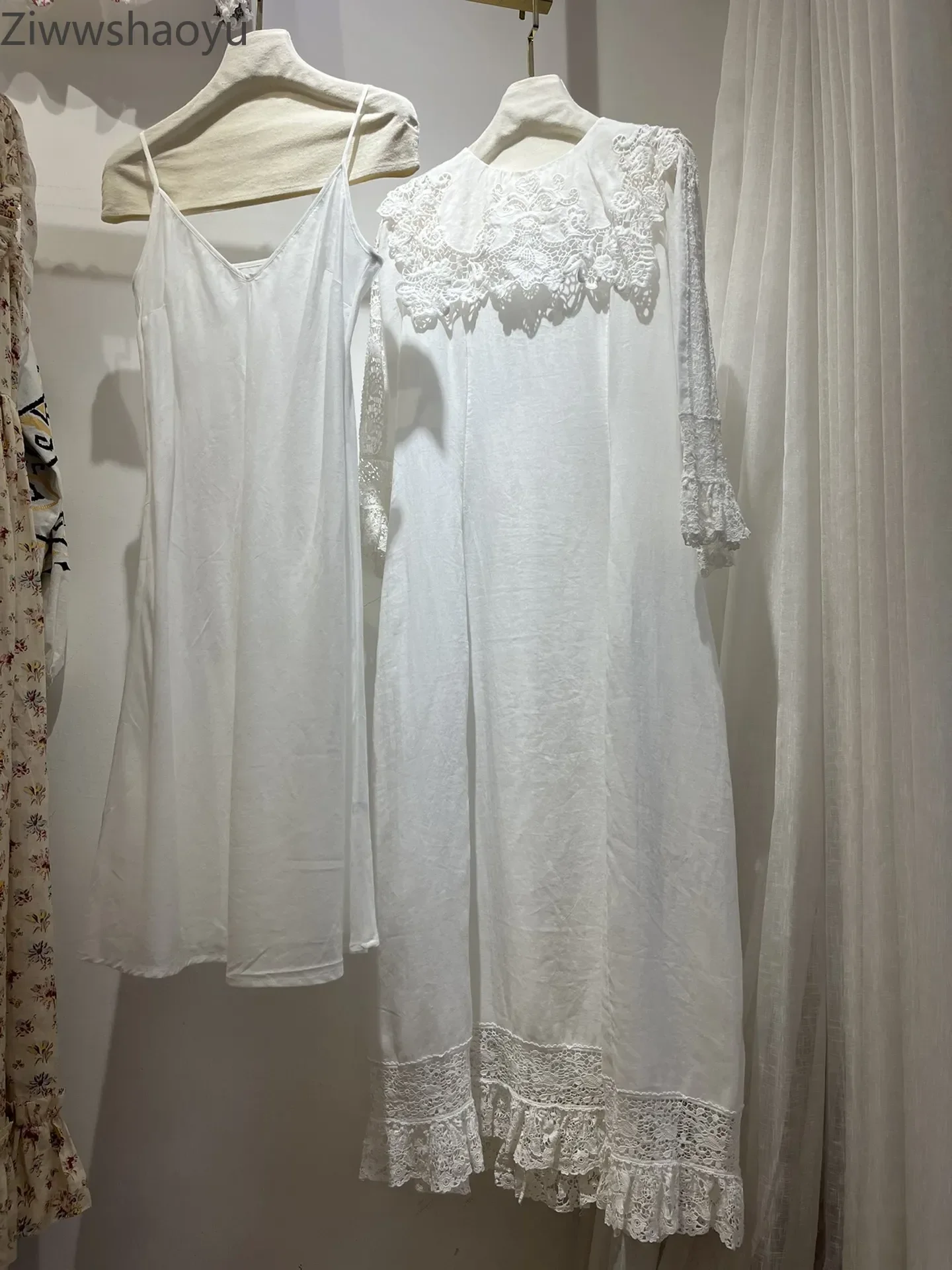 High Quality Autumn Women Fashion Runway Designer Lace Embroidery Round-Neck Vintage Long Sleeve Party Midi Dress
High Quality Autumn Women Fashion Runway Designer Lace Embroidery Round-Neck Vintage Long Sleeve Party Midi Dress