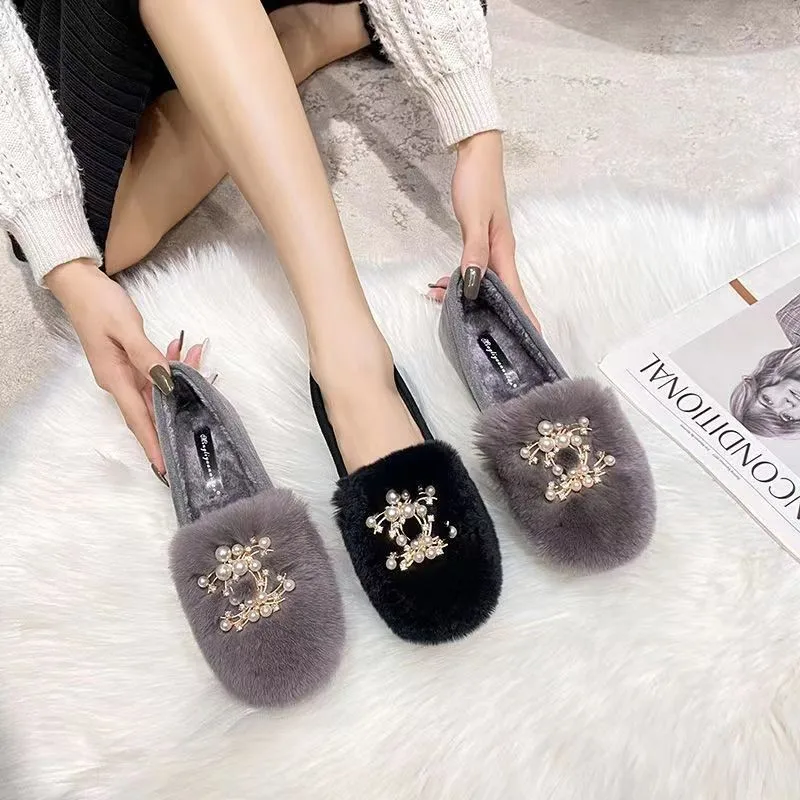 Pearl wool shoes ladies 2024 winter new wear all the fashion bean shoes network red lazy cotton shoes with thick velvet
Pearl wool shoes ladies 2024 winter new wear all the fashion bean shoes network red lazy cotton shoes with thick velvet