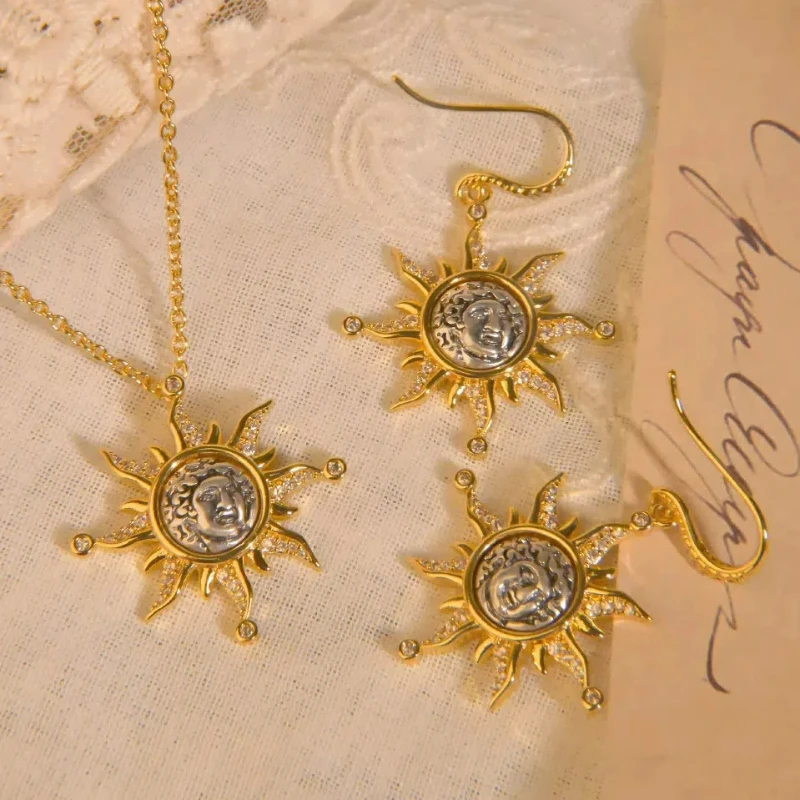 Niche Retro Sun Mythology Jewelry Ancient Roman Coins Abstract Set Pendant High Sense Earrings Pendant Set for Women Dubai Style
Niche Retro Sun Mythology Jewelry Ancient Roman Coins Abstract Set Pendant High Sense Earrings Pendant Set for Women Dubai Style
