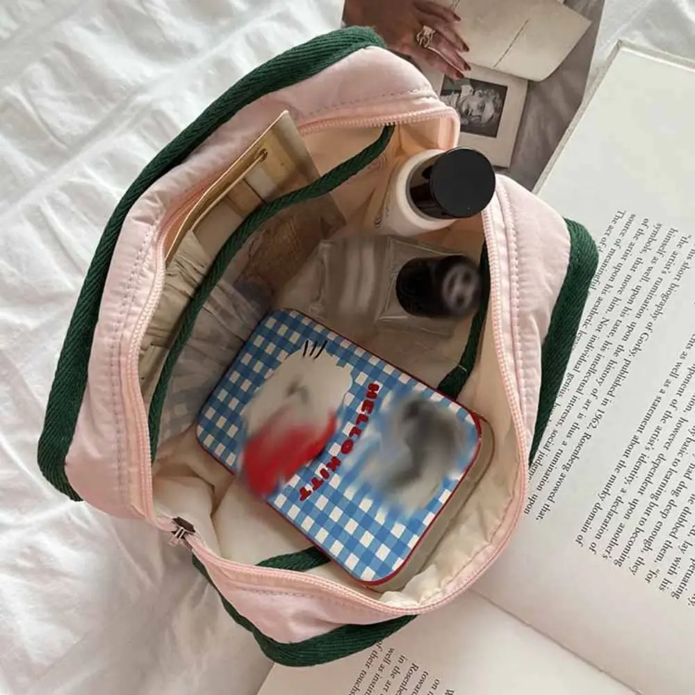 Portable Contrast Color Cosmetic Bag Wallet Korean Style Solid Color Coin Purse Soft Lightweight Sanitary Napkin Storage Bag
Portable Contrast Color Cosmetic Bag Wallet Korean Style Solid Color Coin Purse Soft Lightweight Sanitary Napkin Storage Bag