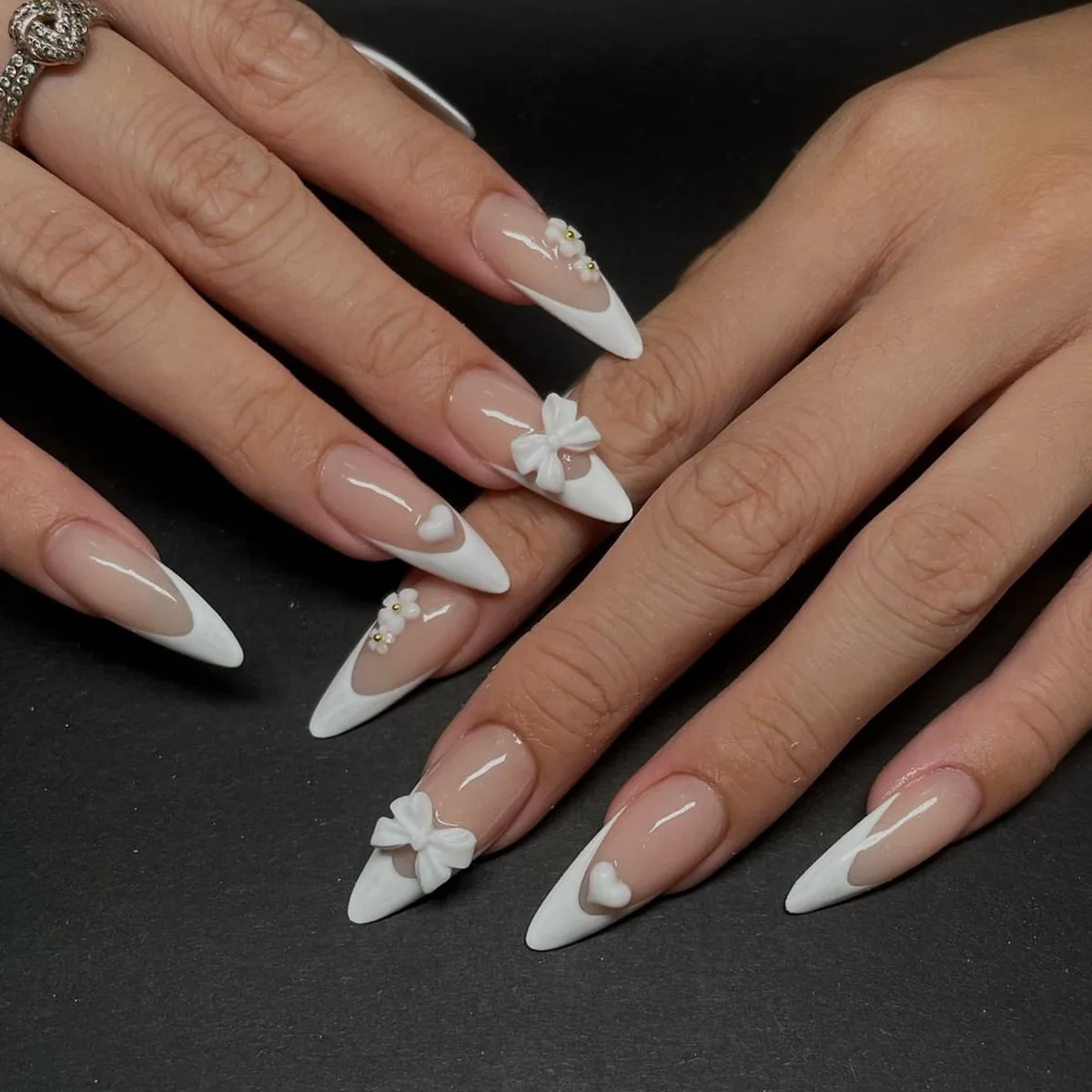 24Pcs Long French Almond Fake Nail with 3D Bow Flower Love Heart Design Press on Nails Tips Simple Wearable Finished False Nails
24Pcs Long French Almond Fake Nail with 3D Bow Flower Love Heart Design Press on Nails Tips Simple Wearable Finished False Nails
