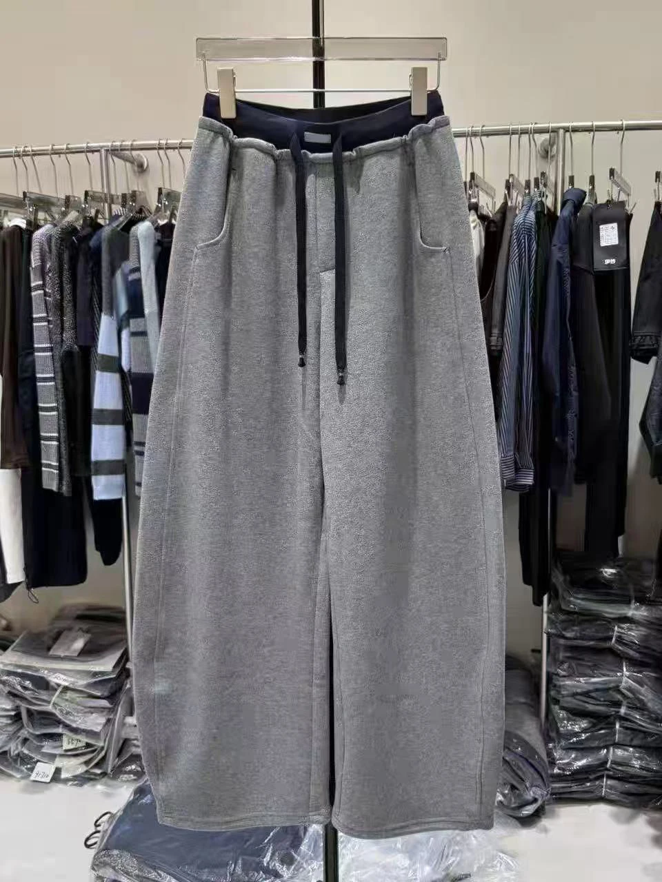 High Waist Wide Leg Pants Women's Drawstring Loose Fit Color Block Korean Style Casual Trousers Elegant Commute Style Autumn ...
High Waist Wide Leg Pants Women's Drawstring Loose Fit Color Block Korean Style Casual Trousers Elegant Commute Style Autumn ...