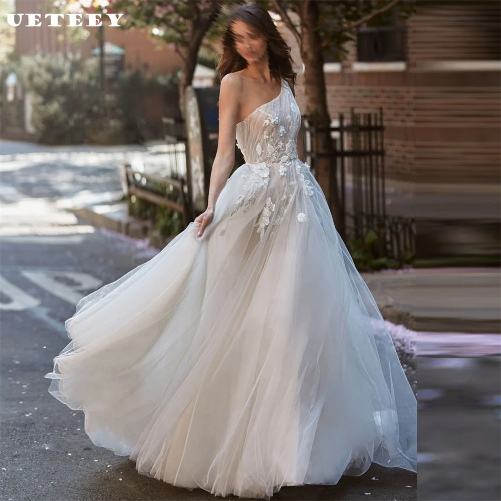 UETEEY Customized Appliques One Shoulder Tulle A Line Wedding Dress Boho Zipper Back Fairy Floor Length Court Train Bridal Gown
UETEEY Customized Appliques One Shoulder Tulle A Line Wedding Dress Boho Zipper Back Fairy Floor Length Court Train Bridal Gown