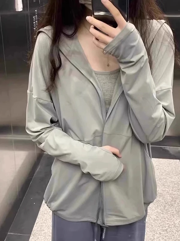 Women's Ice Silk Hooded Summer Lightweight Loose Cardigan Sun Protection Clothing Korean Style Straight Cut Long Sleeve Jacket
Women's Ice Silk Hooded Summer Lightweight Loose Cardigan Sun Protection Clothing Korean Style Straight Cut Long Sleeve Jacket