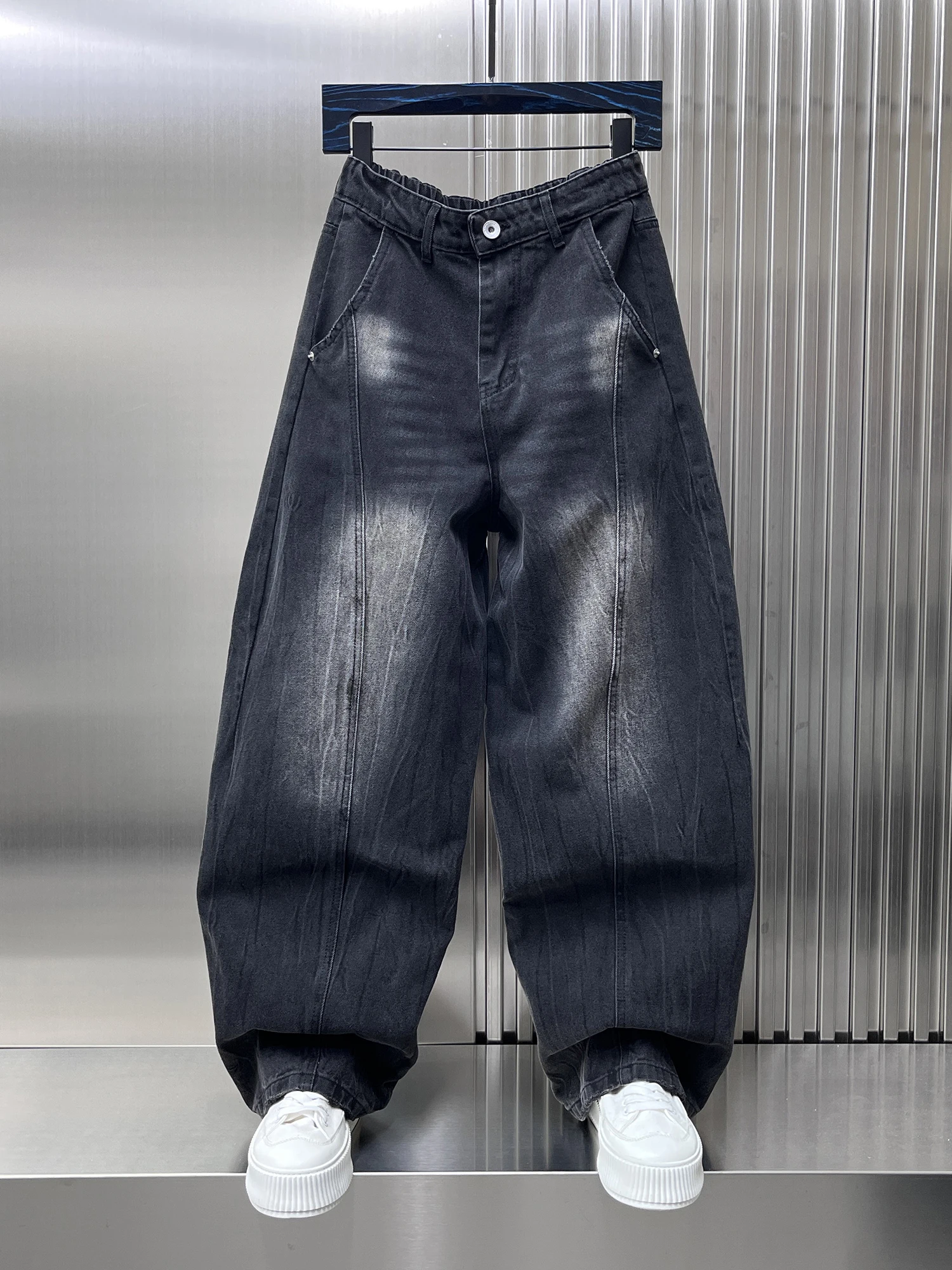 Модные мужские повседневные брюки большого размера, прямые брюки свободного кроя, удобные, дышащие, в корейском стиле, модная осенняя одежда
Модные мужские повседневные брюки большого размера, прямые брюки свободного кроя, удобные, дышащие, в корейском стиле, модная осенняя одежда