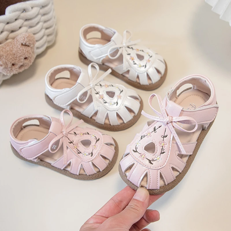 Toddler Girls Leather Sandals with Cute Bow 2025 New Summer First Walker Kids Closed-toe Sandals Soft Sole Trendy Princess Party
Toddler Girls Leather Sandals with Cute Bow 2025 New Summer First Walker Kids Closed-toe Sandals Soft Sole Trendy Princess Party