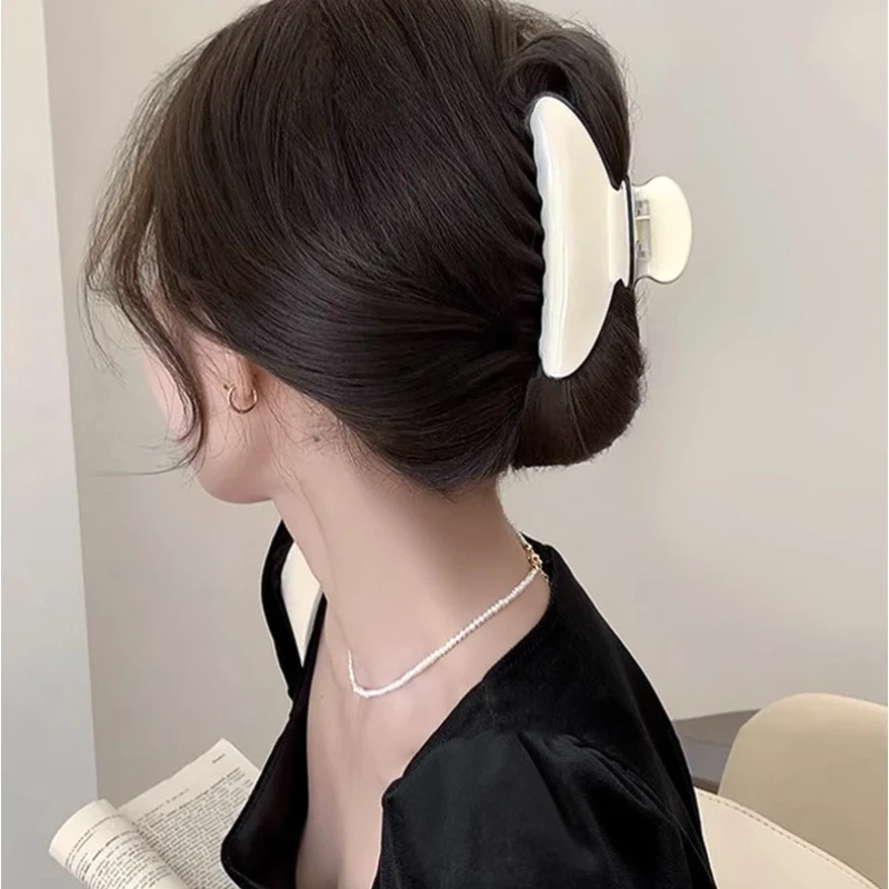 Simple large grab clip women's hair ornament 2025 new high-end sense of the back of the head disc hair clip headpiece
Simple large grab clip women's hair ornament 2025 new high-end sense of the back of the head disc hair clip headpiece