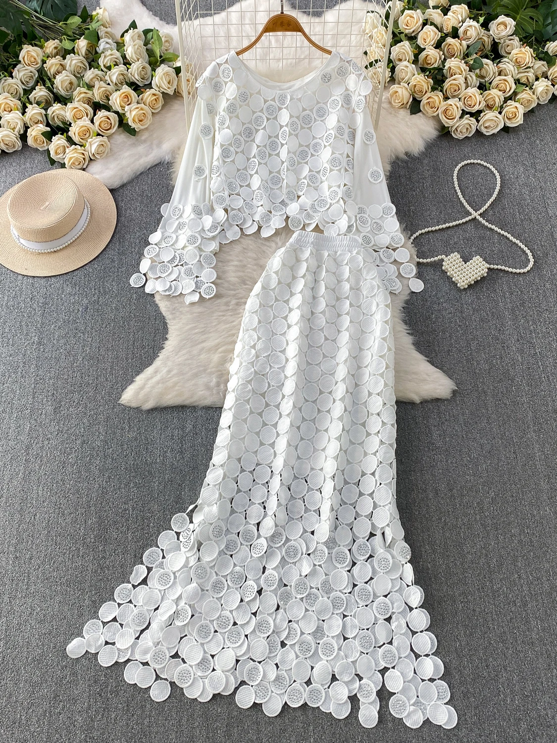 Elegant Hollow out Lace Sequin round Neck Top with Fish Tail Half Skirt Two Piece Set High Waist Summer Fashion Women's Ensemble
Elegant Hollow out Lace Sequin round Neck Top with Fish Tail Half Skirt Two Piece Set High Waist Summer Fashion Women's Ensemble