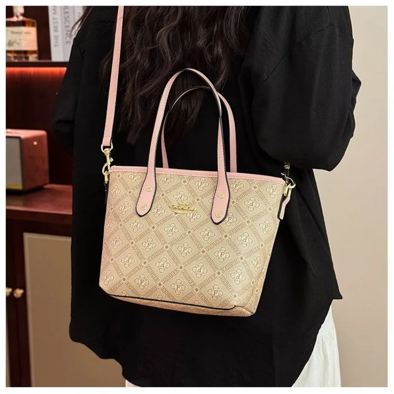 A High-end and Light Luxury Bag, A New Trendy Commuting Large-capacity Tote Bag, and A Fashionable Single-shoulder Underarm Bag
A High-end and Light Luxury Bag, A New Trendy Commuting Large-capacity Tote Bag, and A Fashionable Single-shoulder Underarm Bag