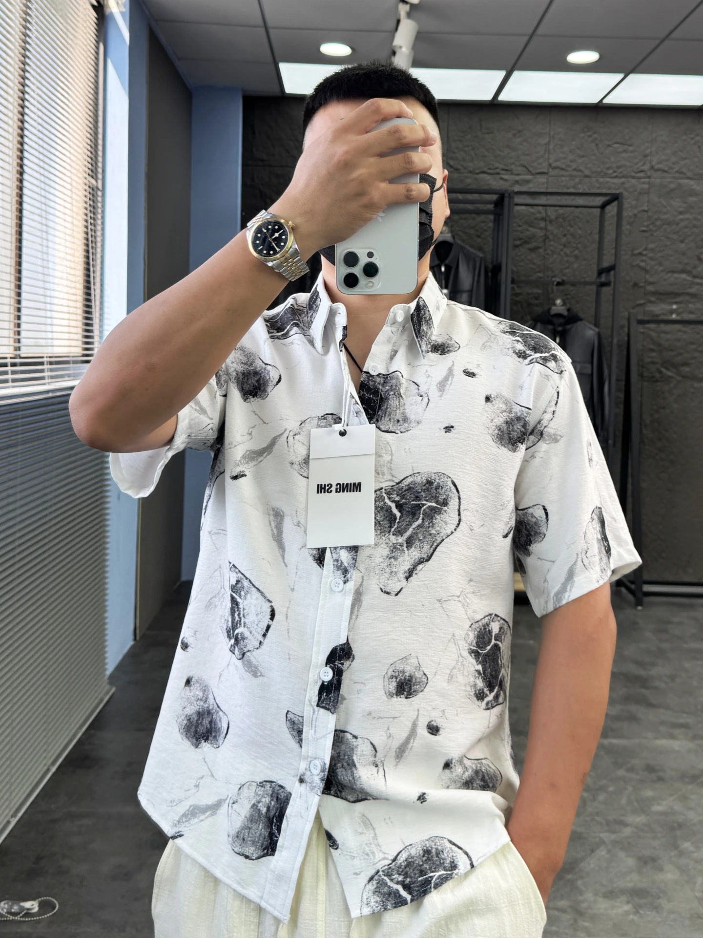 Svip Retro Hong Kong Style Printed Casual Shirt Thin Short Sleeve Turn-down Collar Breathable Loose Men's Summer Fashion
Svip Retro Hong Kong Style Printed Casual Shirt Thin Short Sleeve Turn-down Collar Breathable Loose Men's Summer Fashion