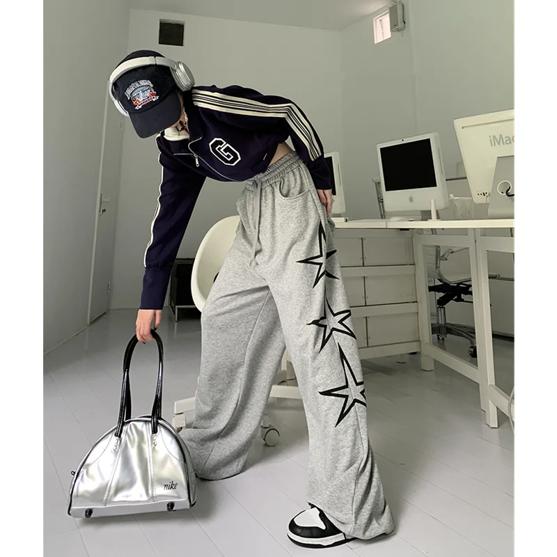2022 Fashion Streetwear Wide Leg Pants High Waist Women Star Print Drawstring Grey Sweat Pants Vintage Female Trouser Pants
2022 Fashion Streetwear Wide Leg Pants High Waist Women Star Print Drawstring Grey Sweat Pants Vintage Female Trouser Pants