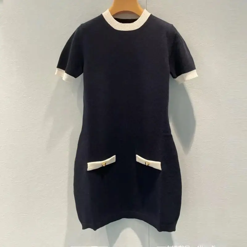 2024 Spring New Style O-Neck Short Sleeve Looks Knitted Contrast Color Sweater Slim Dark Blue Dresses Brand Fashion
2024 Spring New Style O-Neck Short Sleeve Looks Knitted Contrast Color Sweater Slim Dark Blue Dresses Brand Fashion