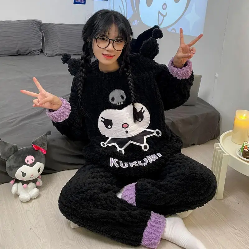 Пижамный комплект аниме Kuromi, женский зимний теплый мультфильм Sanrioed Kawaii, плюшевая ночная рубашка, фланелевая утолщенная домашняя одежда с длинными рукавами, комплект
Пижамный комплект аниме Kuromi, женский зимний теплый мультфильм Sanrioed Kawaii, плюшевая ночная рубашка, фланелевая утолщенная домашняя одежда с длинными рукавами, комплект