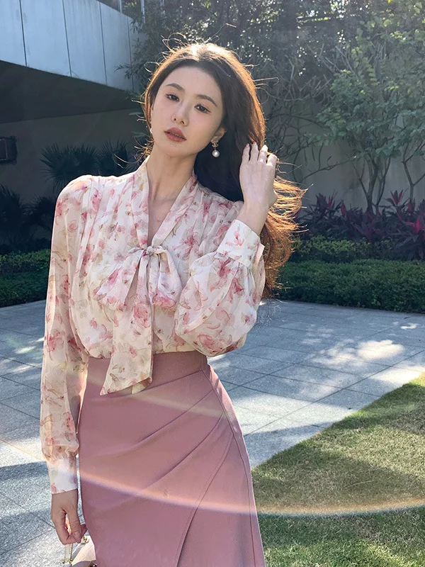 Женская весенняя блузка из шифона с цветочным принтом, длинными рукавами, в корейском стиле, свободного кроя, на пуговицах, с завязками, нежная и элегантная
Женская весенняя блузка из шифона с цветочным принтом, длинными рукавами, в корейском стиле, свободного кроя, на пуговицах, с завязками, нежная и элегантная