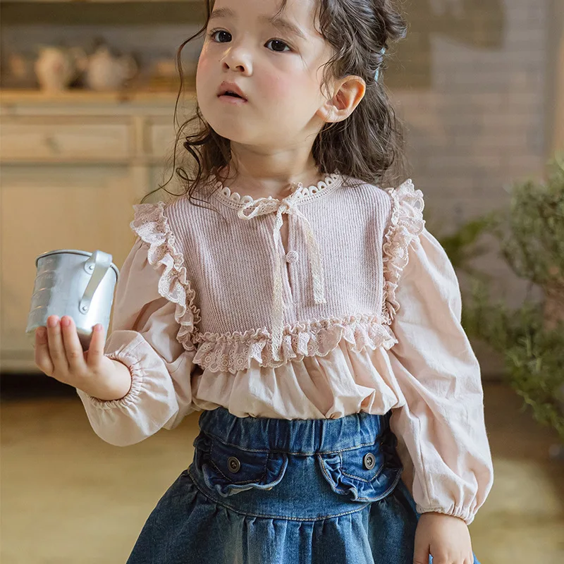Autumn 2024 Korean Children's Girls Girls Lace Embroidered Lace Bubble Sleeve Doll Shirt Shirt Fashion Sweet Casual
Autumn 2024 Korean Children's Girls Girls Lace Embroidered Lace Bubble Sleeve Doll Shirt Shirt Fashion Sweet Casual