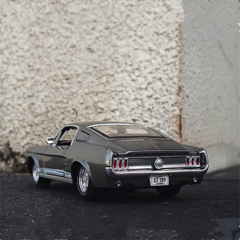 Модель спортивного автомобиля Maisto 1:24 1967 Ford Mustang GT из сплава, литой металлический Классический гоночный автомобиль, модель симуляции автомобиля, детская игрушка в подарок
Модель спортивного автомобиля Maisto 1:24 1967 Ford Mustang GT из сплава, литой металлический Классический гоночный автомобиль, модель симуляции автомобиля, детская игрушка в подарок