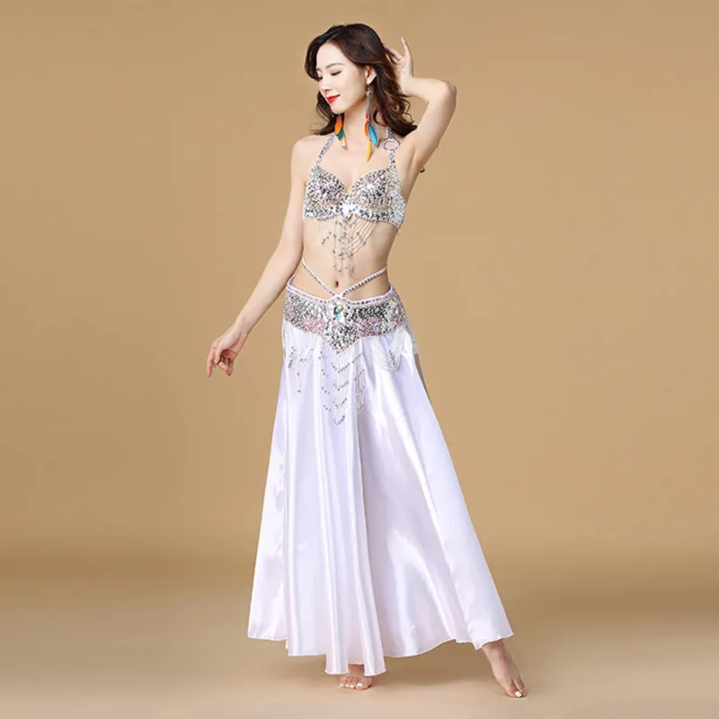 Металлический звук, крутые женские костюмы в восточном стиле с блестками и бисером, бюстгальтер и пояс со стразами, колокольчики, комплект костюмов для танца живота
Металлический звук, крутые женские костюмы в восточном стиле с блестками и бисером, бюстгальтер и пояс со стразами, колокольчики, комплект костюмов для танца живота