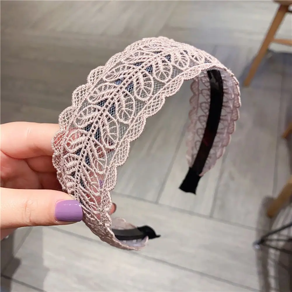 Temperament With Toothed Resin Make up Women Hair Accessories Wide Side Hairband Korean Style Hair Wear Lace Leaves Headband
Temperament With Toothed Resin Make up Women Hair Accessories Wide Side Hairband Korean Style Hair Wear Lace Leaves Headband