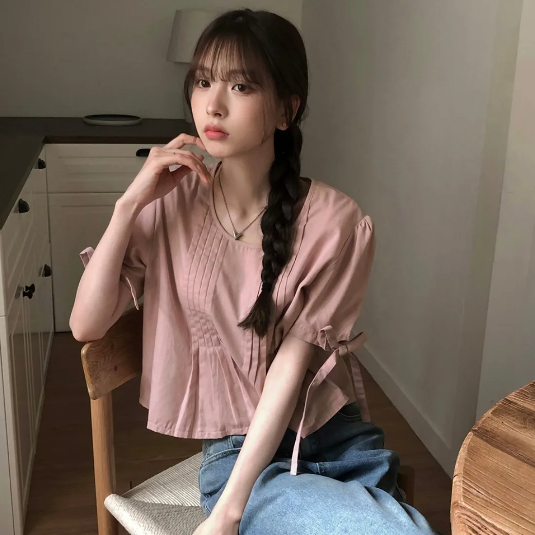 Korean Style Chic Summer New Short Sleeve Shirt Women's Simple Sleeve Knot Personality Pleated Top Breathable Skin-Friendly
Korean Style Chic Summer New Short Sleeve Shirt Women's Simple Sleeve Knot Personality Pleated Top Breathable Skin-Friendly