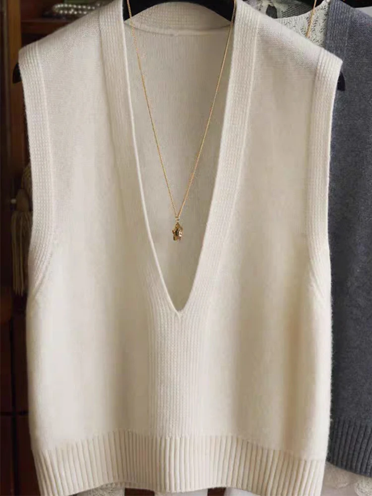Fashion Casual Knitted Vest Women Sleeveless Deep V-neck Solid Tank Female Top Autumn/Winter Loose Simple Versatile Lady Vests
Fashion Casual Knitted Vest Women Sleeveless Deep V-neck Solid Tank Female Top Autumn/Winter Loose Simple Versatile Lady Vests
