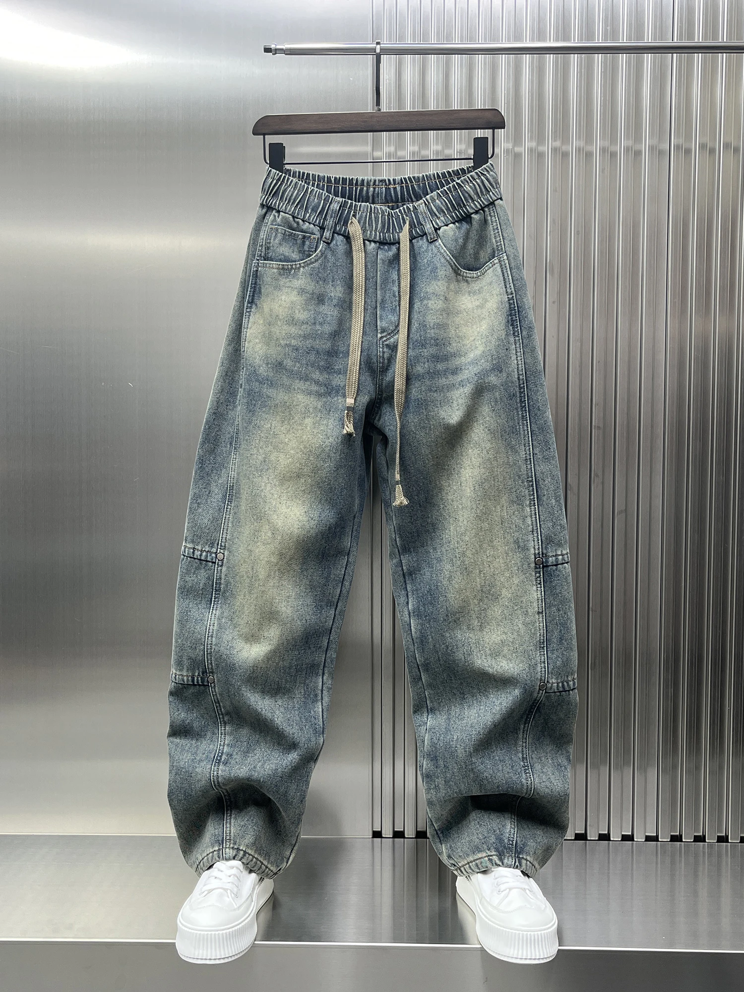 Мужские джинсы-брюки из денима с подкладкой, в стиле ретро, американские, больших размеров, осенне-зимние, новые, широкие, с эффектом потертости, с широкими штанинами, с эффектом состаривания
Мужские джинсы-брюки из денима с подкладкой, в стиле ретро, американские, больших размеров, осенне-зимние, новые, широкие, с эффектом потертости, с широкими штанинами, с эффектом состаривания