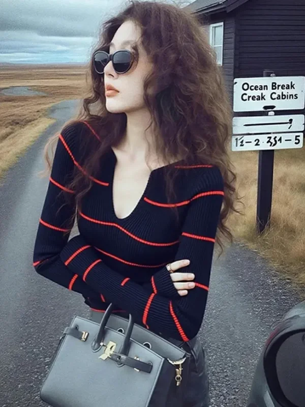 Зимний женский вязаный свитер с уникальным дизайном, полосатым узором, черного цвета, повседневный, комфортный, мягкий, средней толщины, с V-образным вырезом
Зимний женский вязаный свитер с уникальным дизайном, полосатым узором, черного цвета, повседневный, комфортный, мягкий, средней толщины, с V-образным вырезом