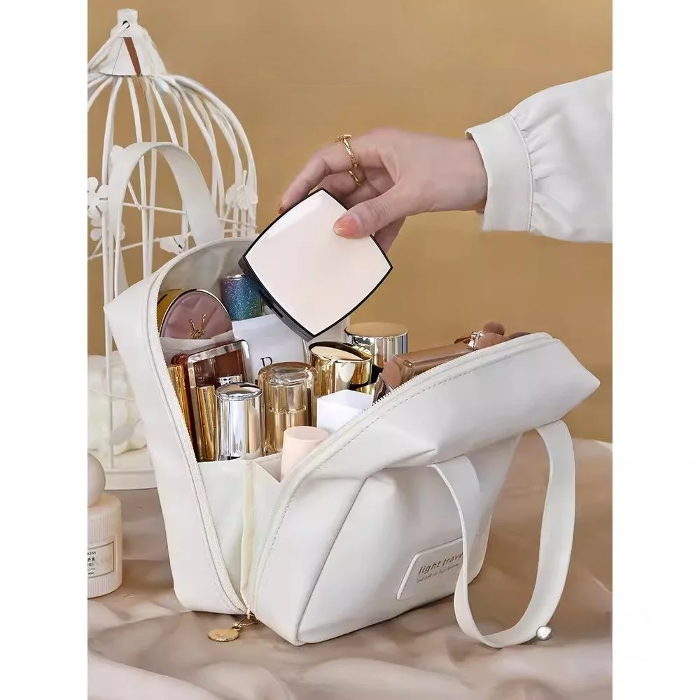 Portable Lightweight Travel Cosmetic Bag Women's New 2025 High-End Handbag Stylish British Style Soft Handle Polyester
Portable Lightweight Travel Cosmetic Bag Women's New 2025 High-End Handbag Stylish British Style Soft Handle Polyester