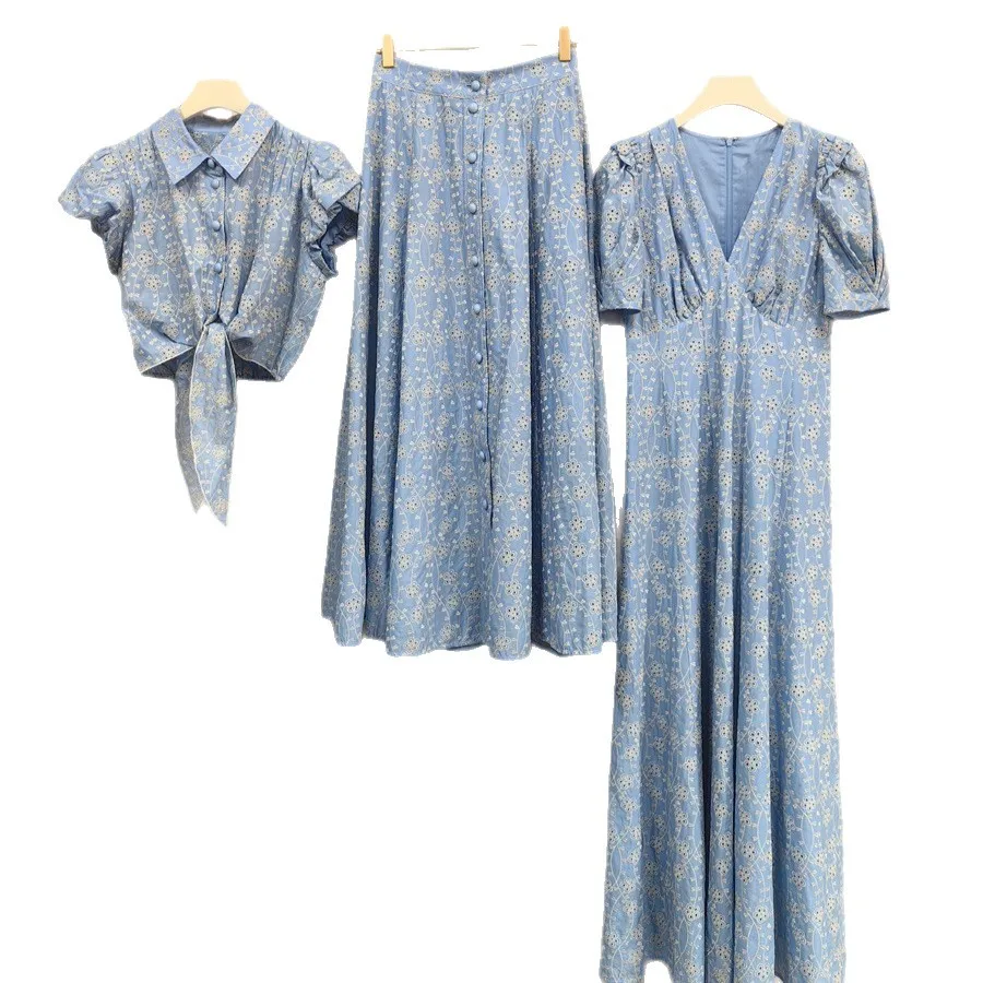 Elegant Summer Blue Embroidery V-neck Tea Break Dress Bubble Sleeve Belted Shirt Half Skirt Korean Style Cotton Dress
Elegant Summer Blue Embroidery V-neck Tea Break Dress Bubble Sleeve Belted Shirt Half Skirt Korean Style Cotton Dress