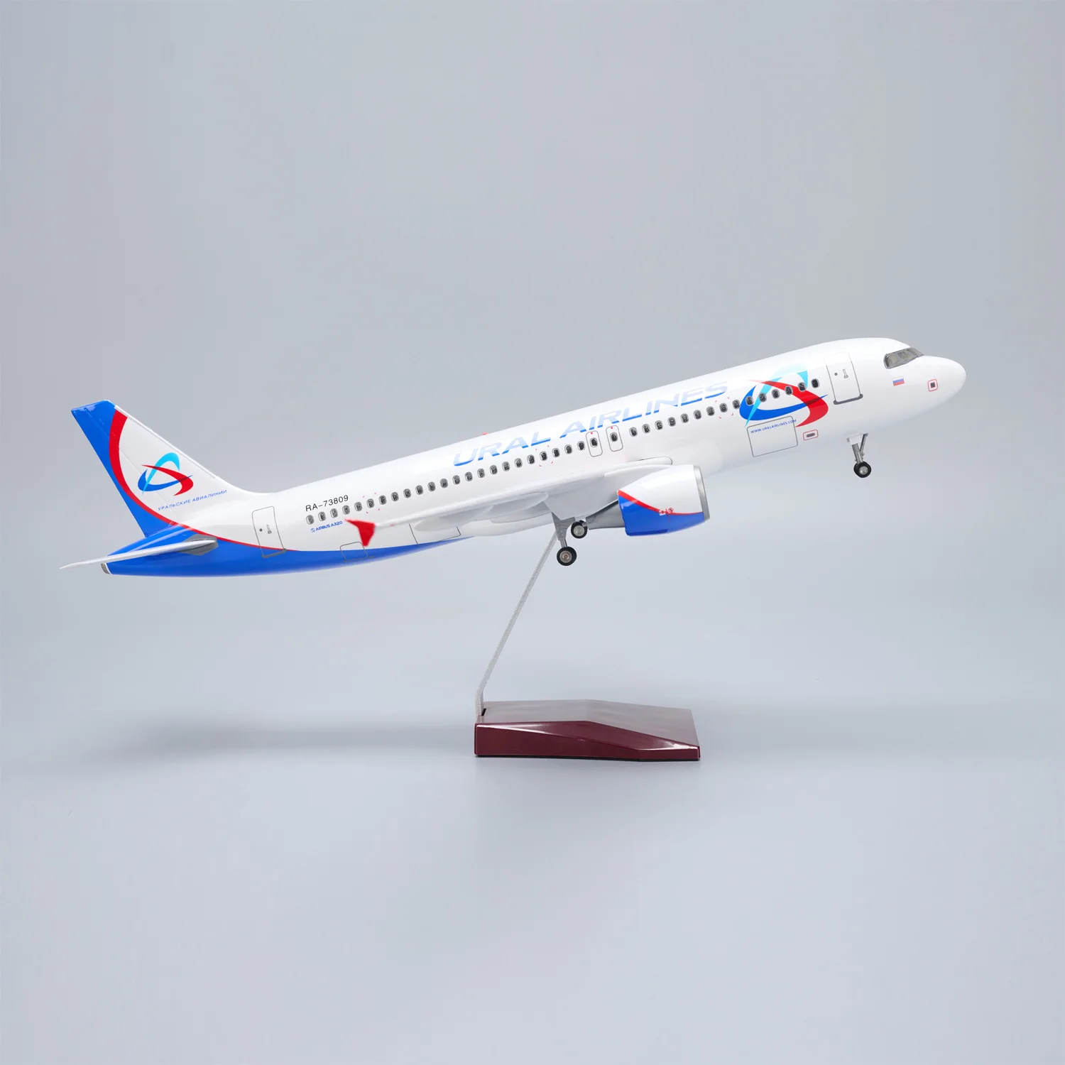 1/80 Scale 47CM URAL A320 Diecast Resin Airplane Model Toy with LED Light Wheel for Display Decoration or Boy Gift
1/80 Scale 47CM URAL A320 Diecast Resin Airplane Model Toy with LED Light Wheel for Display Decoration or Boy Gift