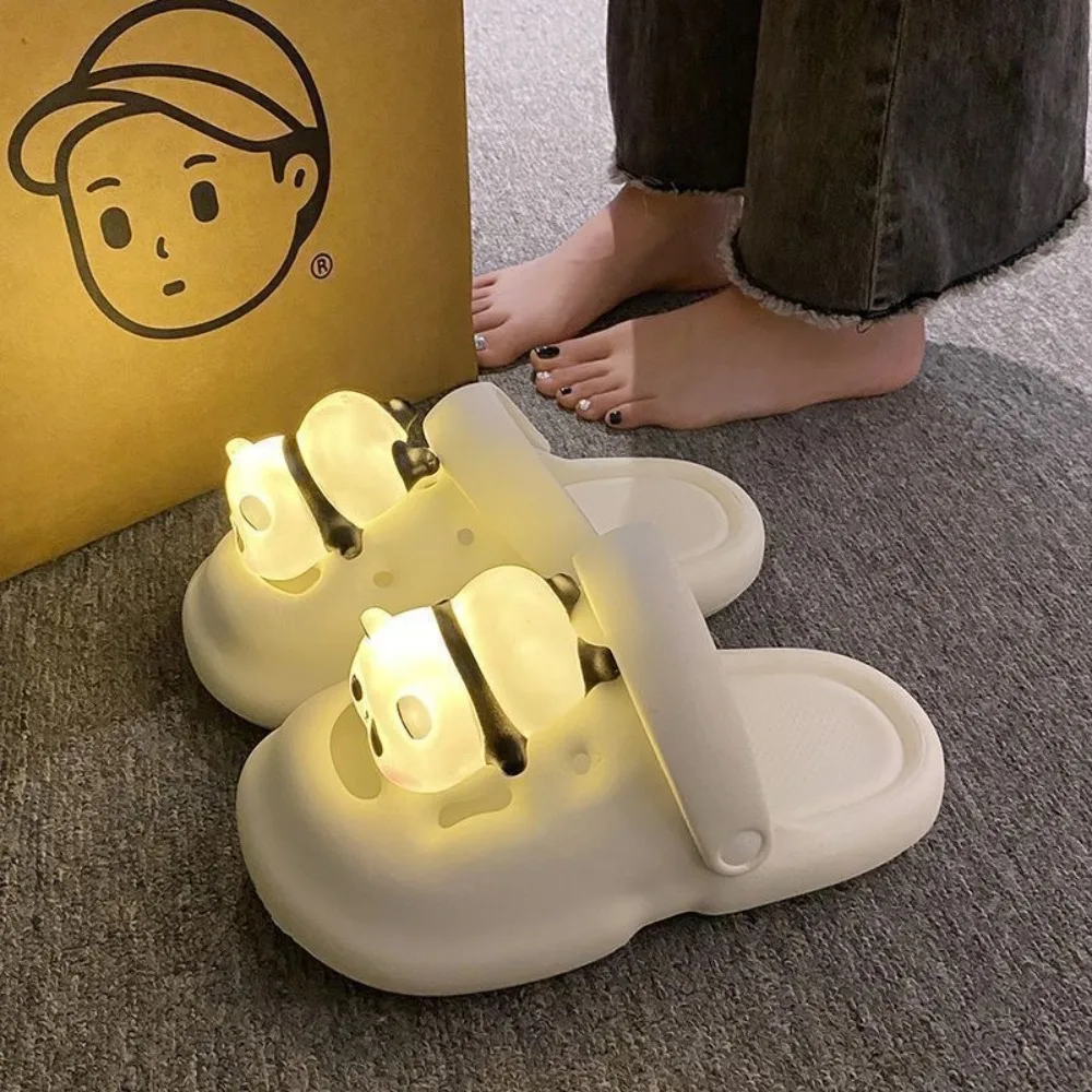 Cartoon Luminous Slippers Women 3D Animal Panda Platform Lighting Panda Slippers Anime Thick Thick Soled Slippers Homewear
Cartoon Luminous Slippers Women 3D Animal Panda Platform Lighting Panda Slippers Anime Thick Thick Soled Slippers Homewear
