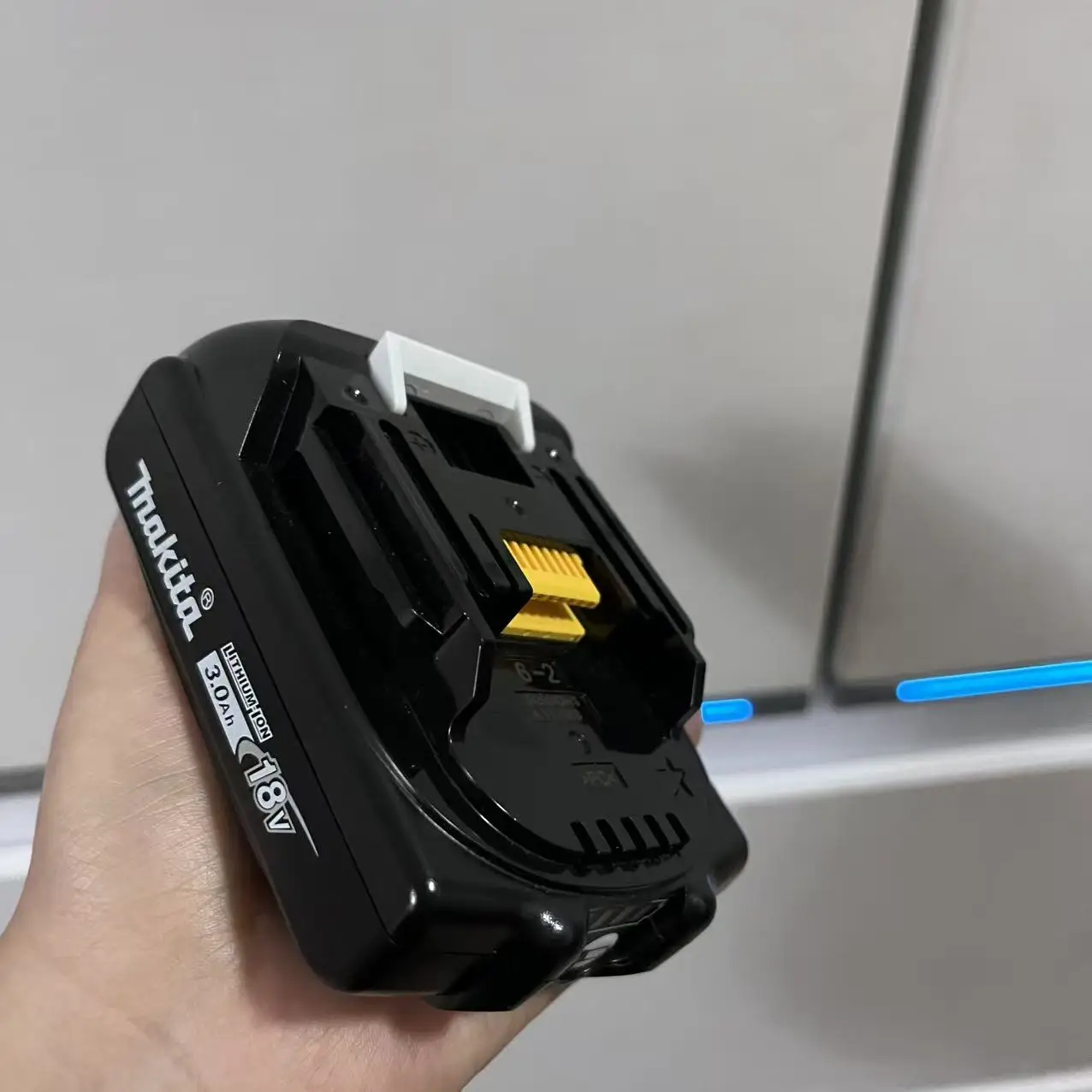 New Arrival 3000mAh 18V Replacement Battery For Makita BL1830 BL1850B BL1815 BL1860
New Arrival 3000mAh 18V Replacement Battery For Makita BL1830 BL1850B BL1815 BL1860