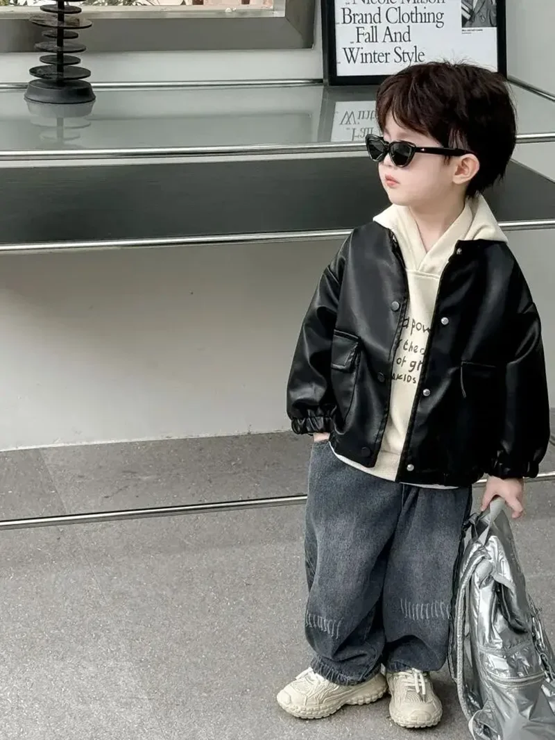 0-6Y Boys' outerwear Spring and Autumn 2026 New Style Children's Baby Handsome Casual Collar PU Jacket
0-6Y Boys' outerwear Spring and Autumn 2026 New Style Children's Baby Handsome Casual Collar PU Jacket