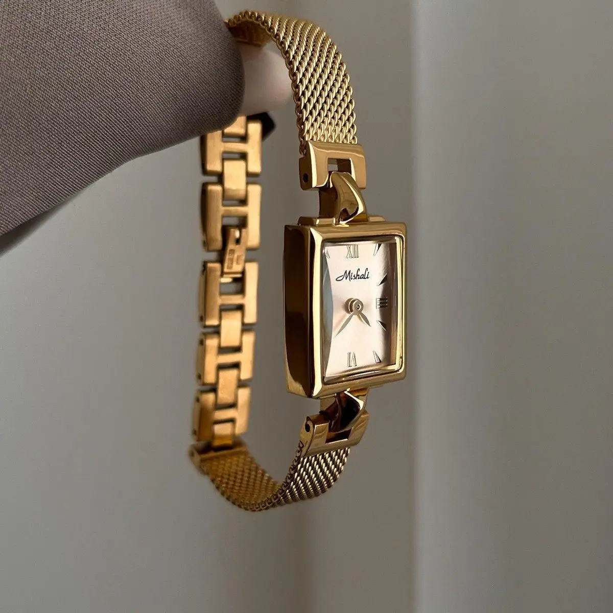 New Retro-Style Small SquareWatch ForWomenWith A Gold Stainless Steel Strap And QuartzMovementA SimpleAndElegant Mini Wristwatch
New Retro-Style Small SquareWatch ForWomenWith A Gold Stainless Steel Strap And QuartzMovementA SimpleAndElegant Mini Wristwatch