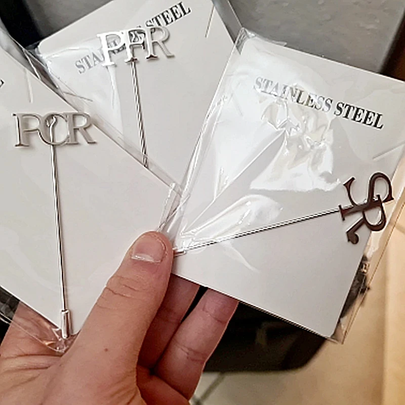 Custom Initial Name Flip Collar Pin Luxury Custom Name Brooches Personalized Stainless Steel Pin Neutral Jewelry Wedding Gift
Custom Initial Name Flip Collar Pin Luxury Custom Name Brooches Personalized Stainless Steel Pin Neutral Jewelry Wedding Gift