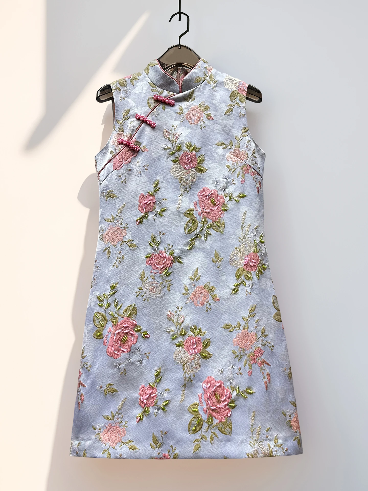 Handmade Rose Embroidery A-Line Skirt Stand Collar Side Slit Short Chinese Style Retro Fashion Breathable Cotton Blend
Handmade Rose Embroidery A-Line Skirt Stand Collar Side Slit Short Chinese Style Retro Fashion Breathable Cotton Blend