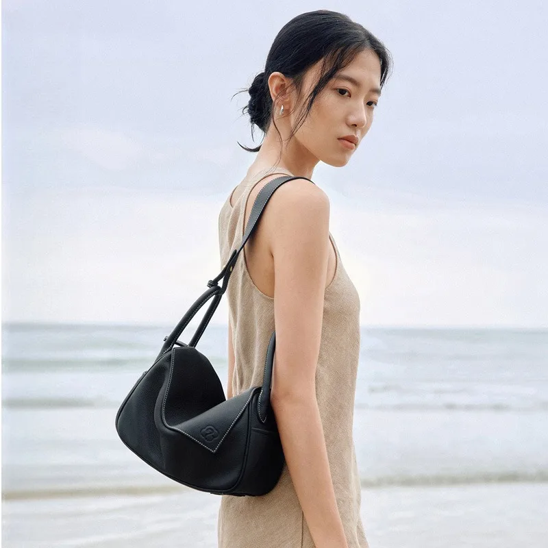 Новая сумка-подушка из воловьей кожи Yuanbao Baotou, сумка через плечо на одно плечо, дорожная сумка подмышками
Новая сумка-подушка из воловьей кожи Yuanbao Baotou, сумка через плечо на одно плечо, дорожная сумка подмышками