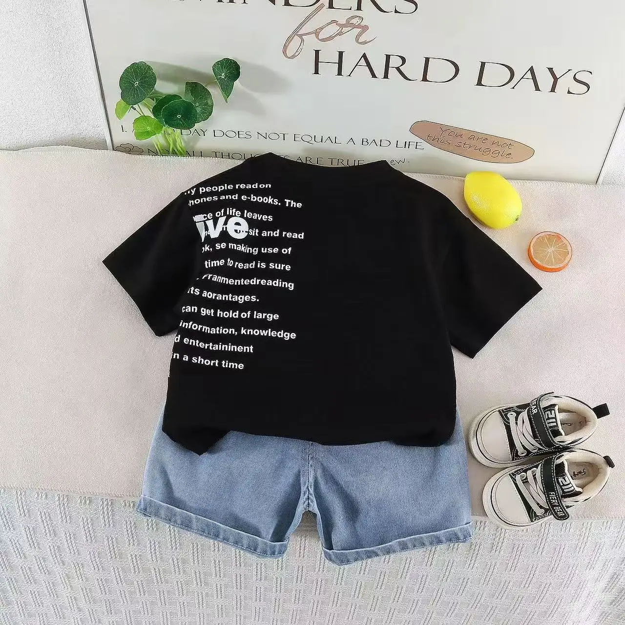 Children's Summer Set Fashion New Boys' Printed Short sleeved T-shirt+Cowboy Shorts Two-piece Set
Children's Summer Set Fashion New Boys' Printed Short sleeved T-shirt+Cowboy Shorts Two-piece Set