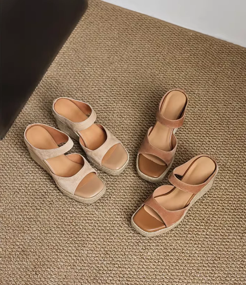 Минималистичные замшевые сандалии на танкетке в стиле бохо-глэм с квадратным носком, простые летние повседневные женские сандалии с одним ремешком и открытым носком
Минималистичные замшевые сандалии на танкетке в стиле бохо-глэм с квадратным носком, простые летние повседневные женские сандалии с одним ремешком и открытым носком