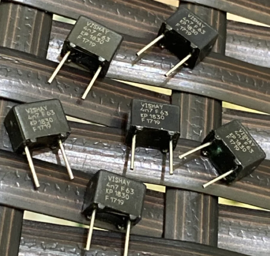 20pcs/lot original KP1830247061G VISHAY-ERO 1% 1830 4700pF/63V P:5mm film capacitor free shipping 
20pcs/lot original KP1830247061G VISHAY-ERO 1% 1830 4700pF/63V P:5mm film capacitor free shipping
