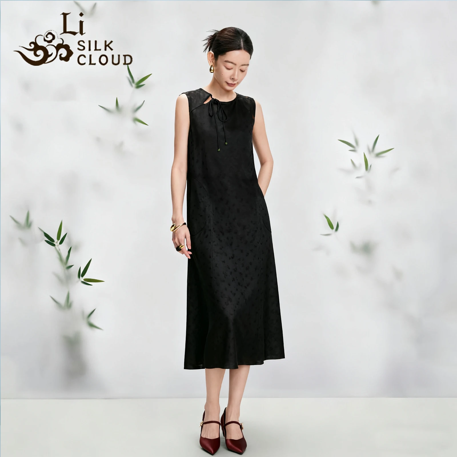 Женское весеннее платье Xiangyunsha LI SILK CLOUD — 100% тутовый шелк, галстук на шее и шелковистая мягкая текстура
Женское весеннее платье Xiangyunsha LI SILK CLOUD — 100% тутовый шелк, галстук на шее и шелковистая мягкая текстура