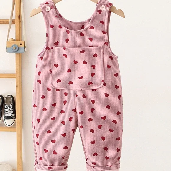 Trousers 2025 Autumn and Winter New Childrens Clothing Korean Style Girl Baby Fashion Love Printed Corduroys Strap Pants
Trousers 2025 Autumn and Winter New Childrens Clothing Korean Style Girl Baby Fashion Love Printed Corduroys Strap Pants