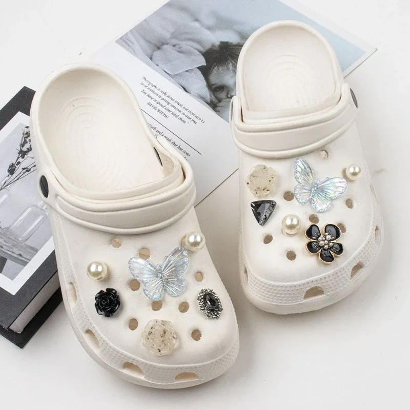 Cartoon Butterfly Shoe Accessories Fashion Pearl Rhinestone Clogs Jeans All-match Elegant Vintage Shoe Charms Designer 2024 New
Cartoon Butterfly Shoe Accessories Fashion Pearl Rhinestone Clogs Jeans All-match Elegant Vintage Shoe Charms Designer 2024 New