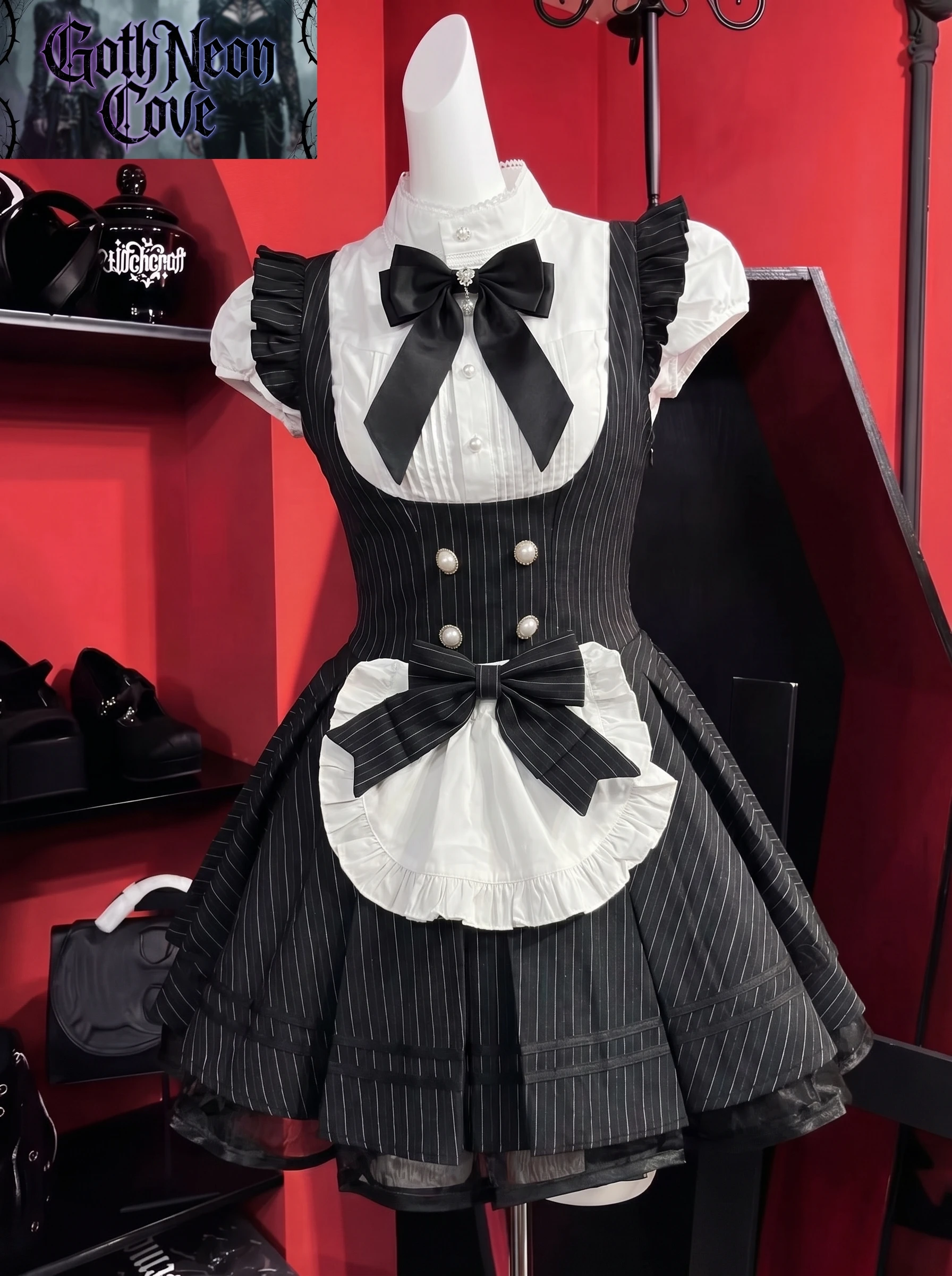 Japanese Sweet Cosplay 2 Piece Set Women Short Sleeve Bow Shirt + Stripe Suspender Dress Yami Kawaii Vintage Girly Goth Maid Set
Japanese Sweet Cosplay 2 Piece Set Women Short Sleeve Bow Shirt + Stripe Suspender Dress Yami Kawaii Vintage Girly Goth Maid Set