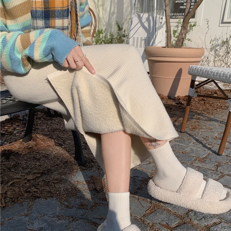 Vintage Elastic Waist Women A-line Sweater Skirts Autumn Winter Elegant Straight Solid Knitted Midi Skirts Female E2106
Vintage Elastic Waist Women A-line Sweater Skirts Autumn Winter Elegant Straight Solid Knitted Midi Skirts Female E2106