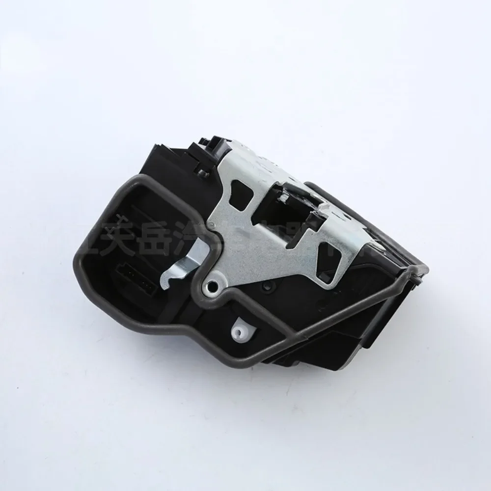 Door Lock Actuator Rear Left 51227202147 for BMW E90 320i E60 E83 X3 E70 X5 Mini
Door Lock Actuator Rear Left 51227202147 for BMW E90 320i E60 E83 X3 E70 X5 Mini
