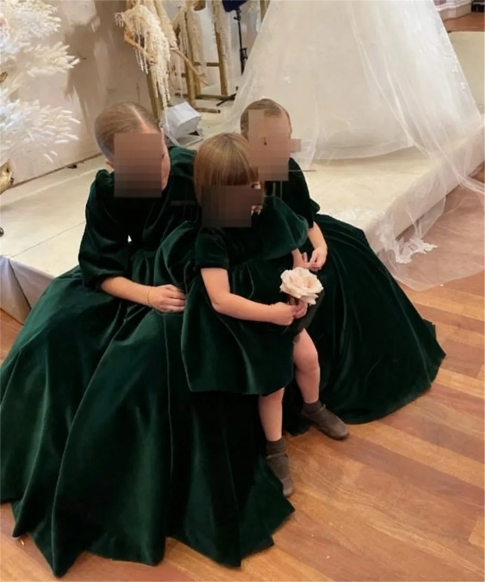 Customized Girl Party Gown Emerald Green Velvet Flower Girl Dress for Wedding Kids High Neck with Bow Communion Pageant Dress
Customized Girl Party Gown Emerald Green Velvet Flower Girl Dress for Wedding Kids High Neck with Bow Communion Pageant Dress
