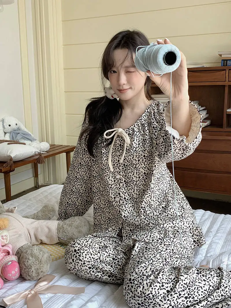 Пижамные комплекты для пар: женские летние флисовые комплекты для вечернего отдыха в праздничном стиле, облегающие, с вырезом-лодочкой, без рукавов, полной длины, 2026
Пижамные комплекты для пар: женские летние флисовые комплекты для вечернего отдыха в праздничном стиле, облегающие, с вырезом-лодочкой, без рукавов, полной длины, 2026