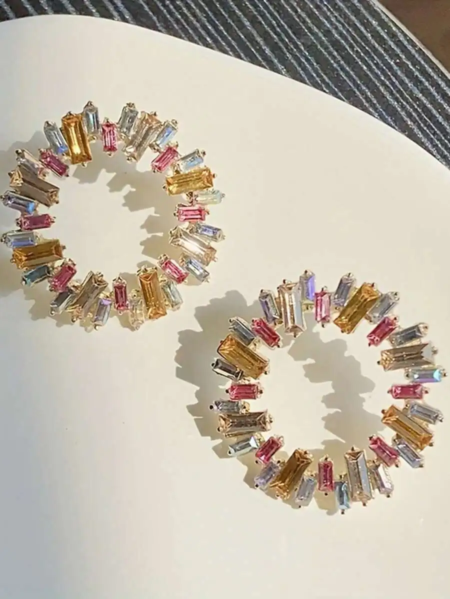 Fashionable Exaggerated Round Crystal Inlaid Vintage Statement Earrings For Women Daily Wear
Fashionable Exaggerated Round Crystal Inlaid Vintage Statement Earrings For Women Daily Wear