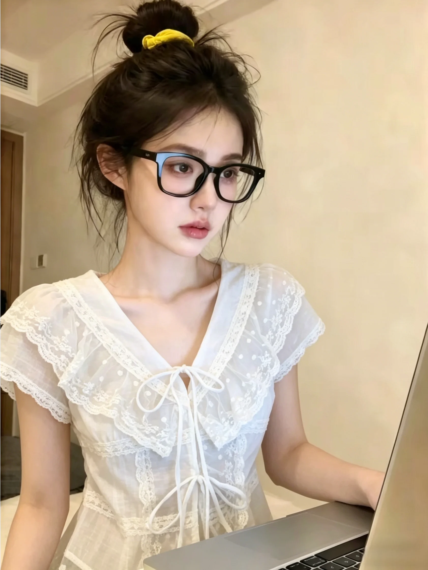 Unique Sweet Short Sleeve Lace Patchwork Bateau Neck Ribbon Women's Shirt Korean Style Commute Straight Cut Summer New Arrival
Unique Sweet Short Sleeve Lace Patchwork Bateau Neck Ribbon Women's Shirt Korean Style Commute Straight Cut Summer New Arrival