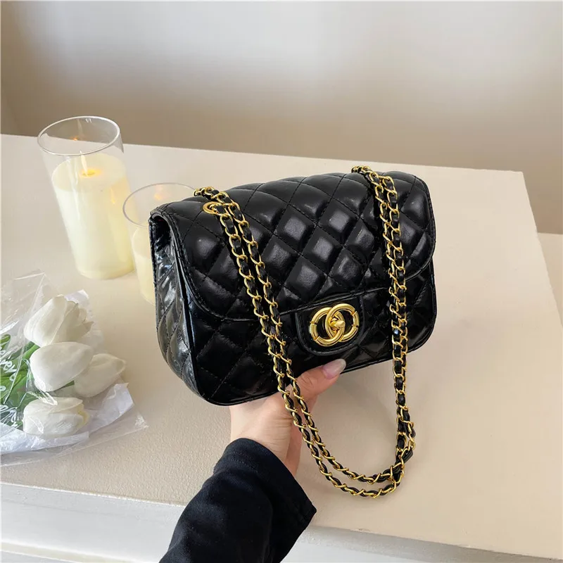 Trendy Paris Fashion Messenger Bag for Women Vintage Leather Tote Large Capacity Crossbody Purse Minimalist Chic Design
Trendy Paris Fashion Messenger Bag for Women Vintage Leather Tote Large Capacity Crossbody Purse Minimalist Chic Design